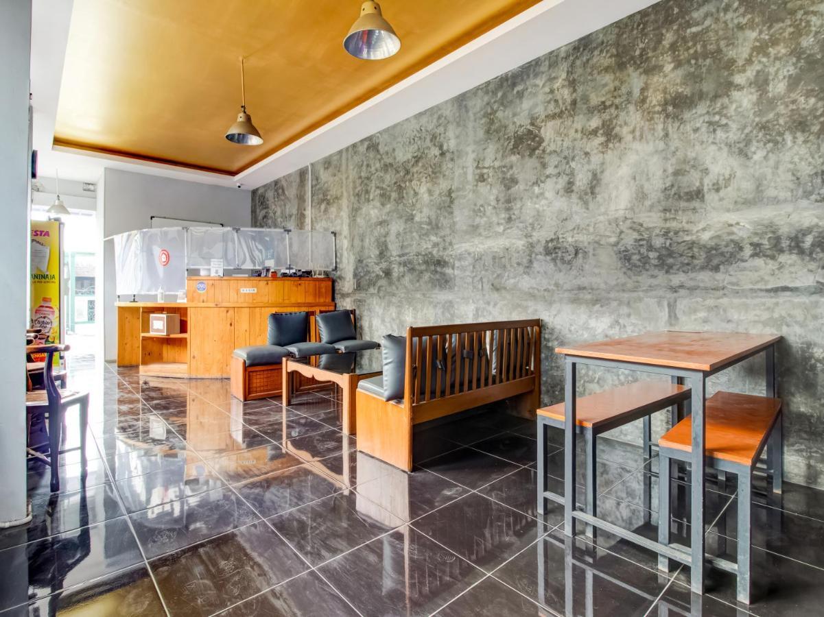 Oyo 3750 Elder Guest House Bandung Buitenkant foto